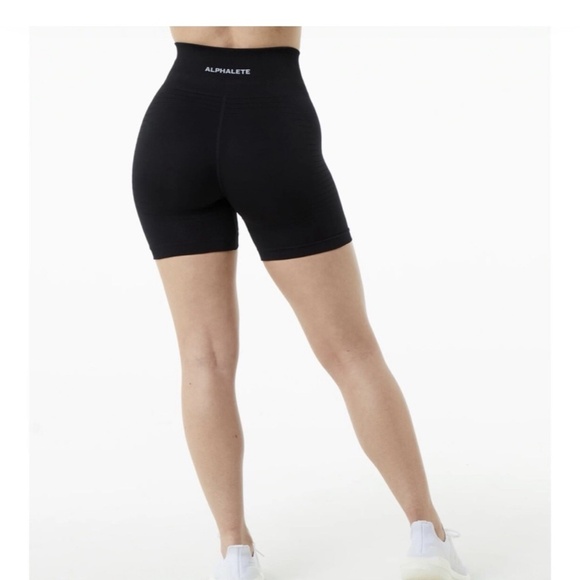 Alphalete Ozone 5.5” Black Shorts - Picture 2 of 4